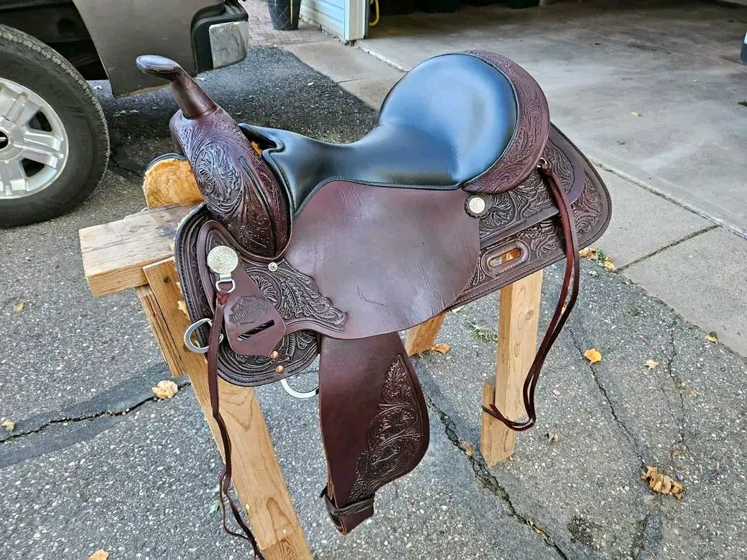 Classic Equine Saddle Blanket - Image 3